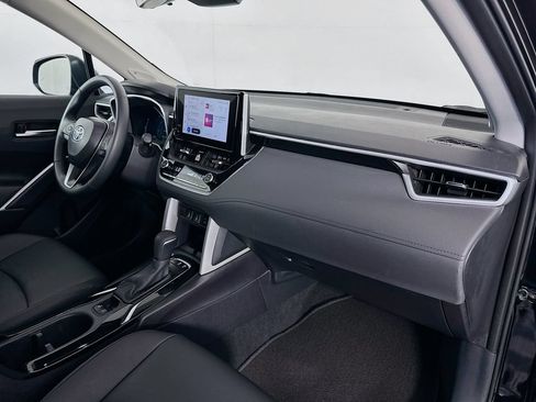 Certified 2025 Toyota Corolla Cross XLE w/ Convenience Package FWD image 29