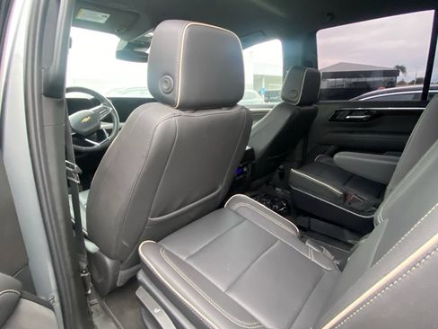 Used 2025 Chevrolet Tahoe Premier AWD/4WD image 11