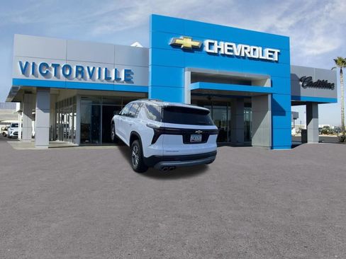 Used 2025 Chevrolet Traverse LT FWD image 7