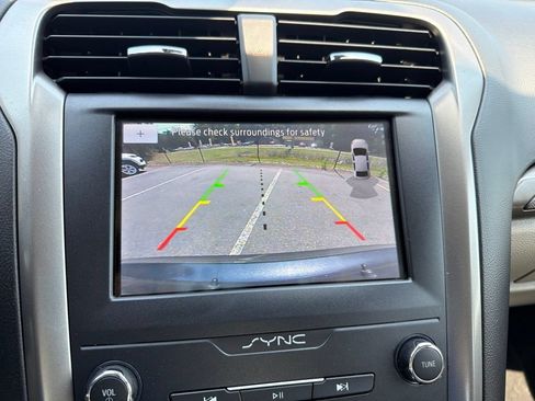 Used 2020 Ford Fusion SE AWD/4WD image 20