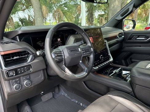 Used 2025 GMC Yukon Denali AWD/4WD image 19
