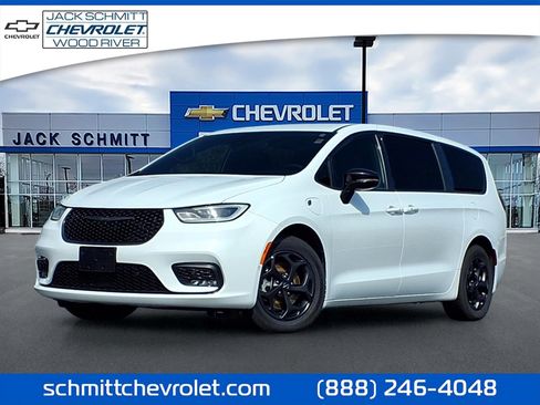 Used 2024 Chrysler Pacifica Limited FWD image 1