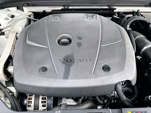 Used 2020 Volvo V60 T5 Momentum image 33