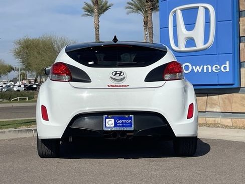 Used 2013 Hyundai Veloster w/ Style Pkg image 7