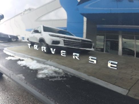 Used 2022 Chevrolet Traverse LS image 6