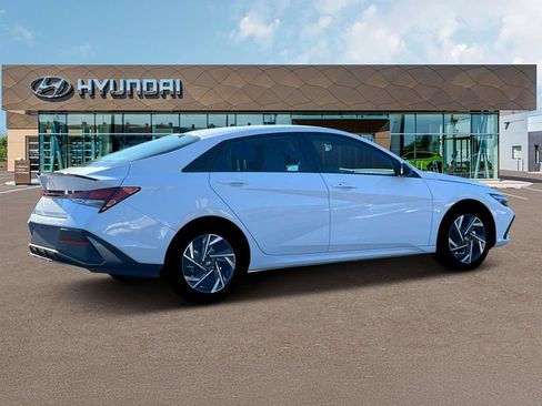 Used 2025 Hyundai Elantra Sport FWD image 8
