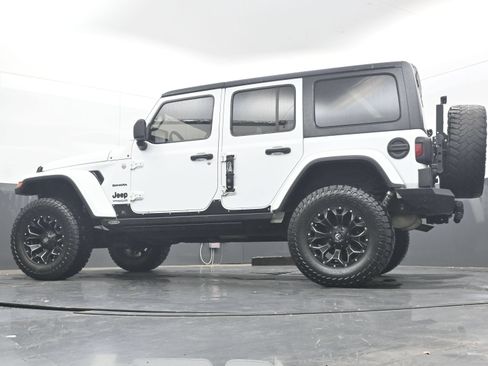 Used 2018 Jeep Wrangler Unlimited Sahara w/ Dual Top Group AWD/4WD image 28