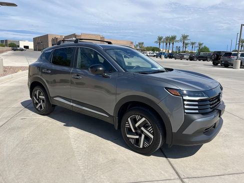 Used 2026 Nissan Kicks SV w/ Charging Package FWD image 3