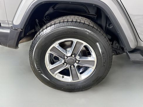 Used 2021 Jeep Wrangler Unlimited Sahara AWD/4WD image 33
