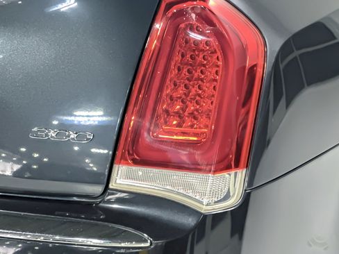 Used 2018 Chrysler 300 Limited w/ Safetytec Plus Group RWD image 12