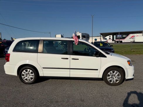 Used 2015 Dodge Grand Caravan American Value Package image 6