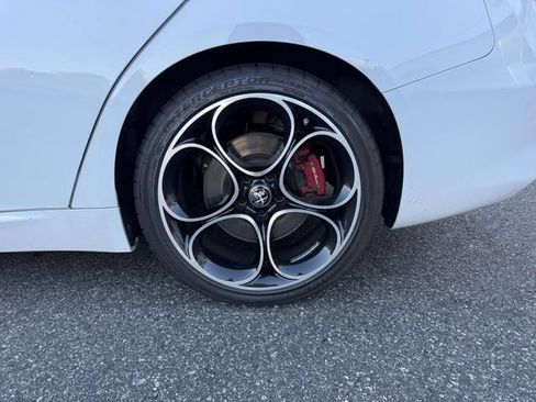 Used 2023 Alfa Romeo Giulia Ti RWD image 11