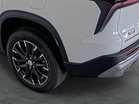 New 2026 Chevrolet Traverse LT w/ Sun and Wheel Package AWD/4WD image 9