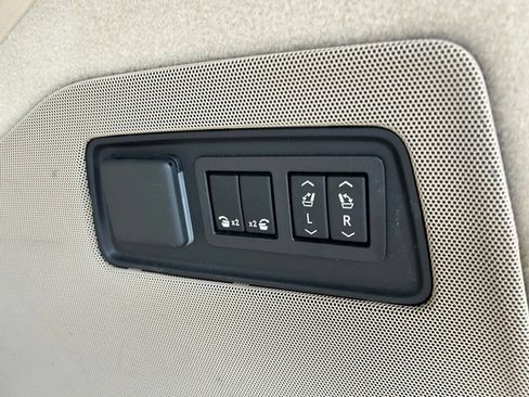 Used 2022 Cadillac Escalade Premium Luxury w/ Performance Package AWD/4WD image 47