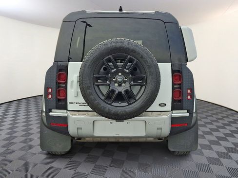 Used 2020 Land Rover Defender 110 HSE image 3