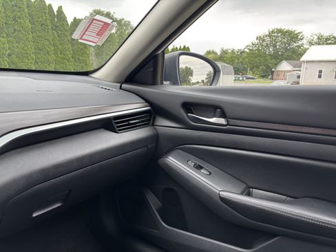 Used 2025 Nissan Altima 2.5 SV FWD image 23