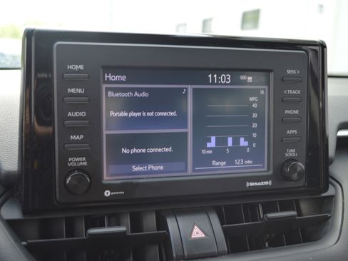 Used 2020 Toyota RAV4 LE image 18