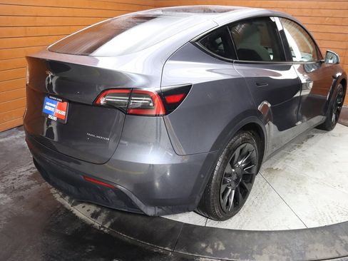 Used 2021 Tesla Model Y Long Range image 44