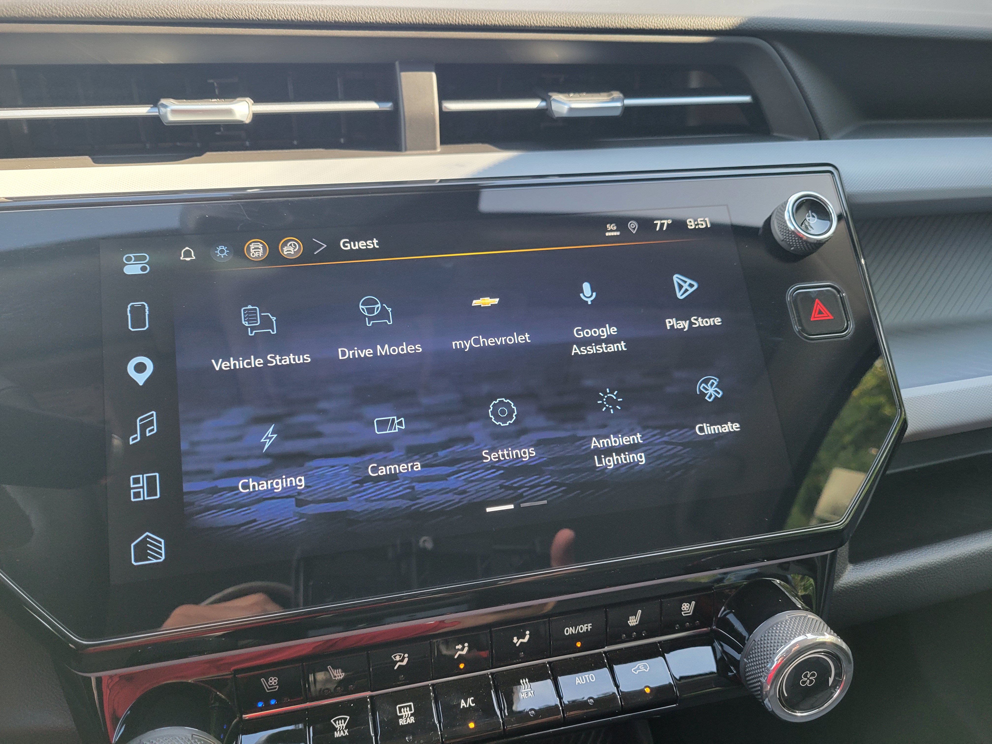 New 2027 Chevrolet Bolt LT w/ Super Cruise Package FWD image 19