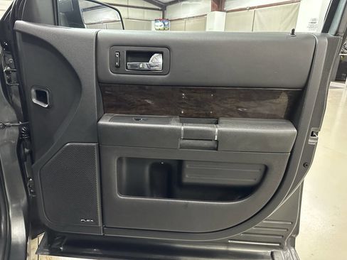 Used 2019 Ford Flex Limited image 18