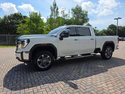 Used 2025 GMC Sierra 2500 SLT w/ SLT Convenience Package AWD/4WD image 3