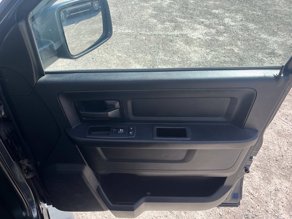 Used 2018 RAM 1500 ST w/ SXT Appearance Group AWD/4WD image 34