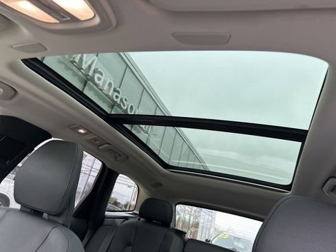 Certified 2025 Volvo XC60 B5 Plus AWD/4WD image 27