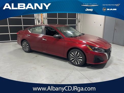 Used 2024 Nissan Altima 2.5 SV image 1