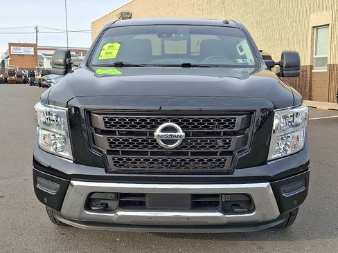 Used 2021 Nissan Titan SV w/ SV Convenience Package image 2