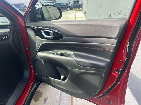 Used 2025 Jeep Compass Trailhawk image 15