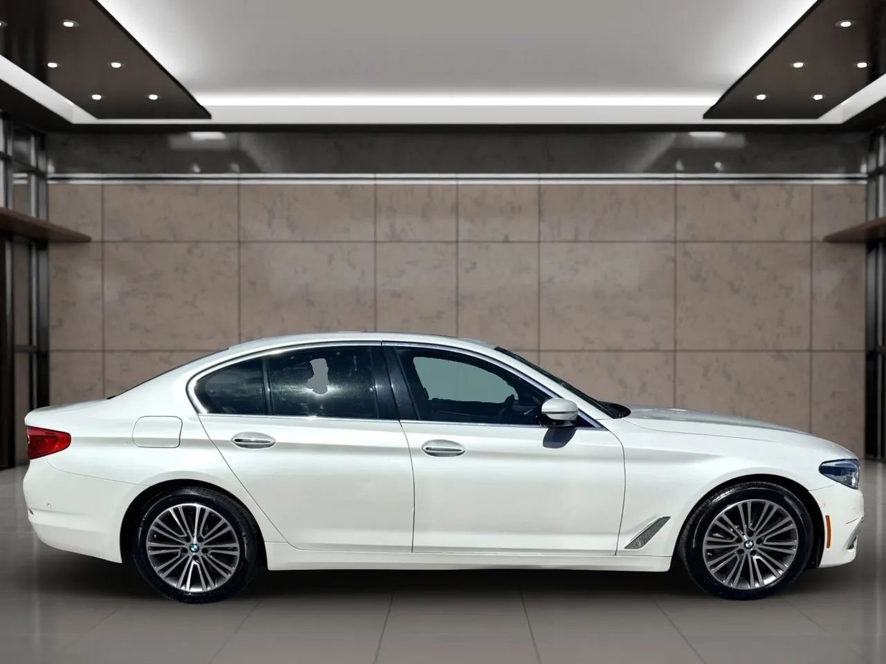 Used 2018 BMW 540i RWD image 2