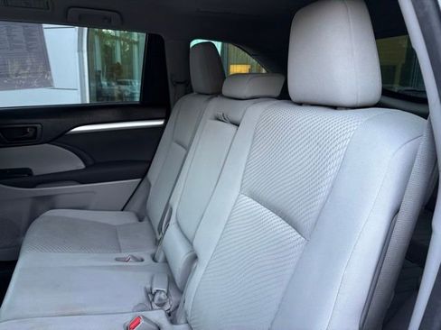 Used 2014 Toyota Highlander LE image 25