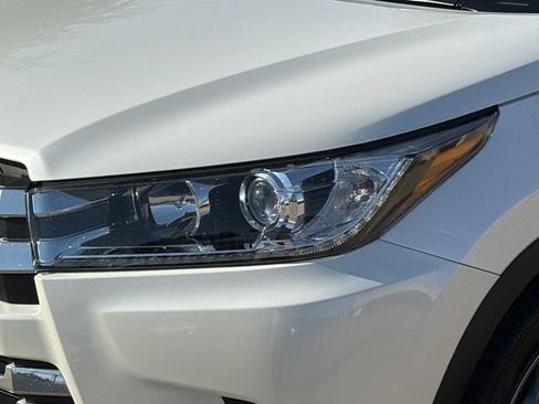 Used 2019 Toyota Highlander Limited FWD image 4