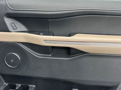 Used 2023 Ford Expedition Limited image 22