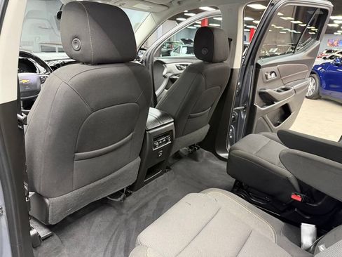 Used 2021 Chevrolet Traverse LT FWD image 37