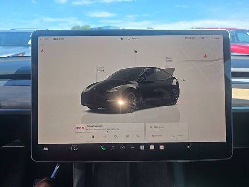 Used 2025 Tesla Model Y Long Range AWD/4WD image 12