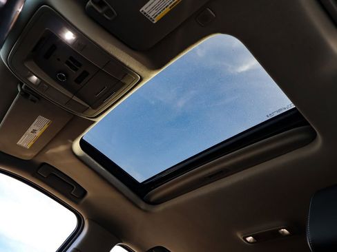 Used 2020 Chevrolet Tahoe LT w/ Luxury Package image 50