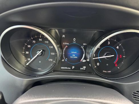 Used 2018 Jaguar F-PACE Premium image 19