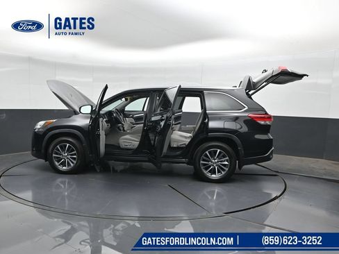 Used 2019 Toyota Highlander XLE AWD/4WD image 60