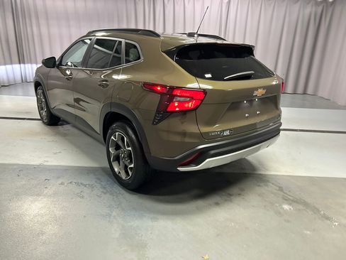 Used 2024 Chevrolet Trax LT w/ Sunroof Package image 5