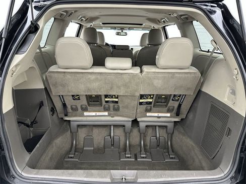 Used 2015 Toyota Sienna XLE image 25