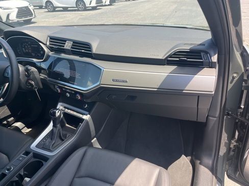 Used 2025 Audi Q3 2.0T Premium image 11