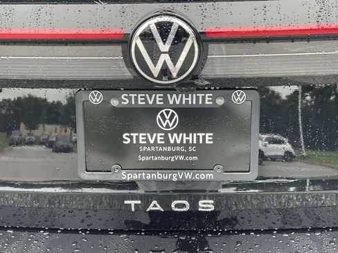 New 2026 Volkswagen Taos SE FWD image 7