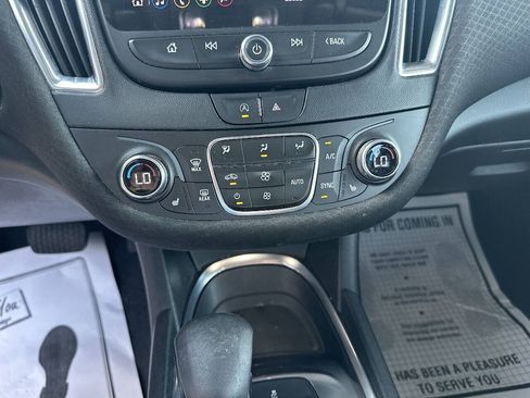 Used 2021 Chevrolet Malibu LT FWD image 14