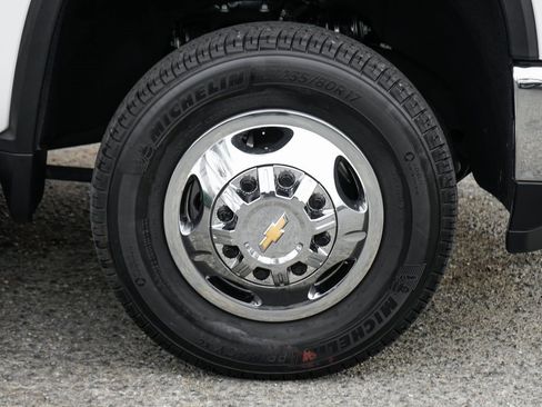 Used 2024 Chevrolet Silverado 3500 LT w/ Convenience Package image 35