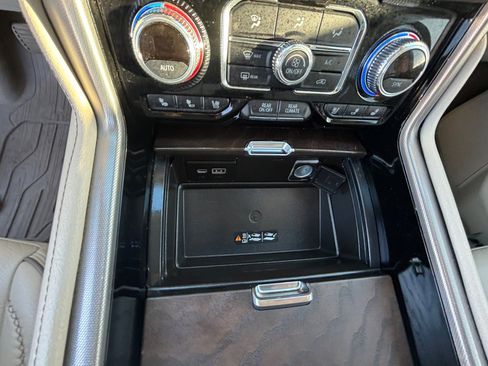 Used 2022 GMC Yukon XL Denali w/ Advanced Technology Package image 6