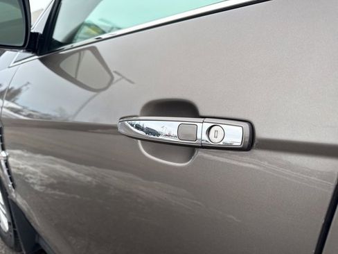 Used 2012 Cadillac SRX Luxury image 9