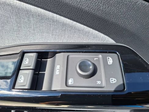 New 2025 Volkswagen ID.4 Pro AWD/4WD image 18