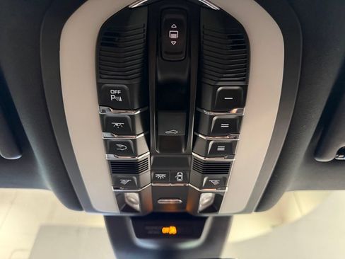 Used 2021 Porsche Macan AWD/4WD image 27