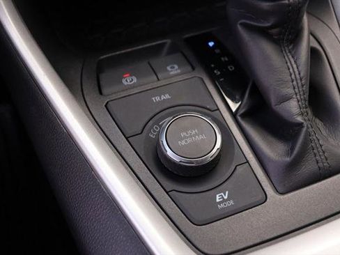 Certified 2025 Toyota RAV4 XLE image 20